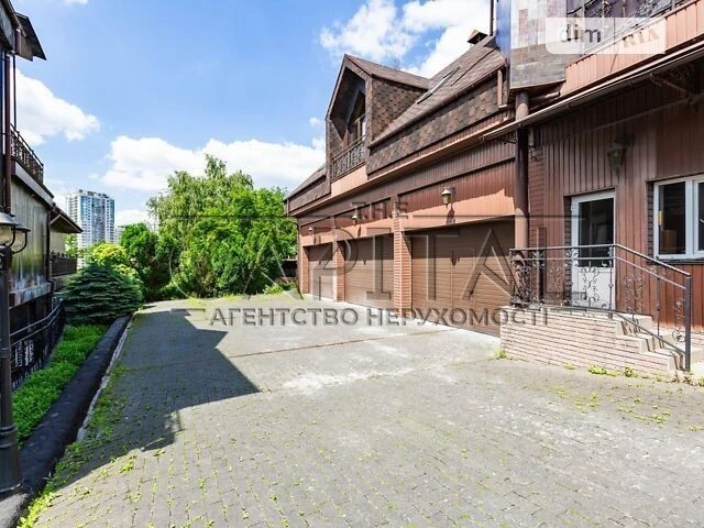 Продаж 3 поверхового будинку з верандою і ділянкою на 15 сот