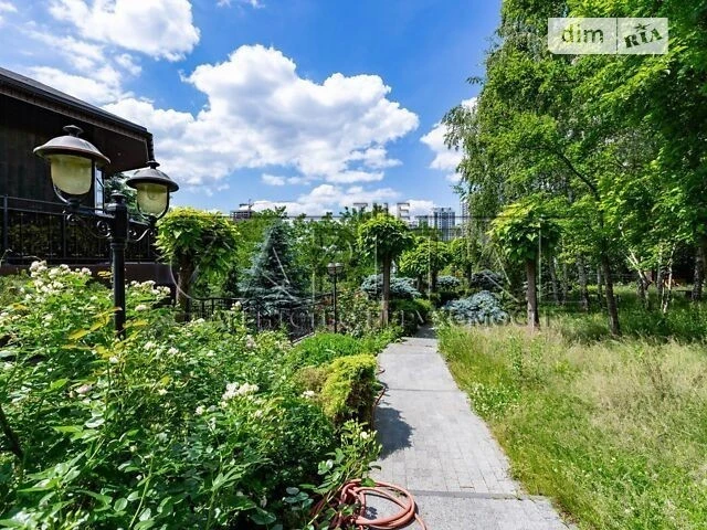 Продаж 3 поверхового будинку з верандою і ділянкою на 15 сот