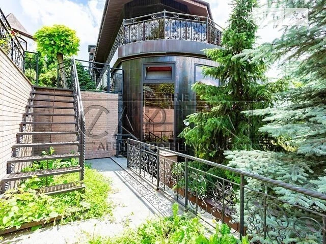 Продаж 3 поверхового будинку з верандою і ділянкою на 15 сот