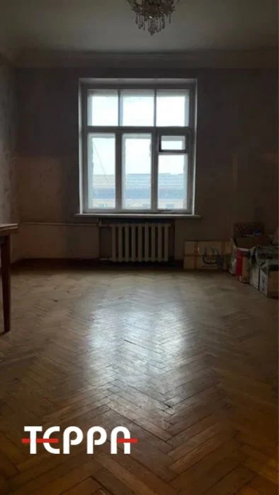 Продаж 4-кімнатної квартири в центрі міста