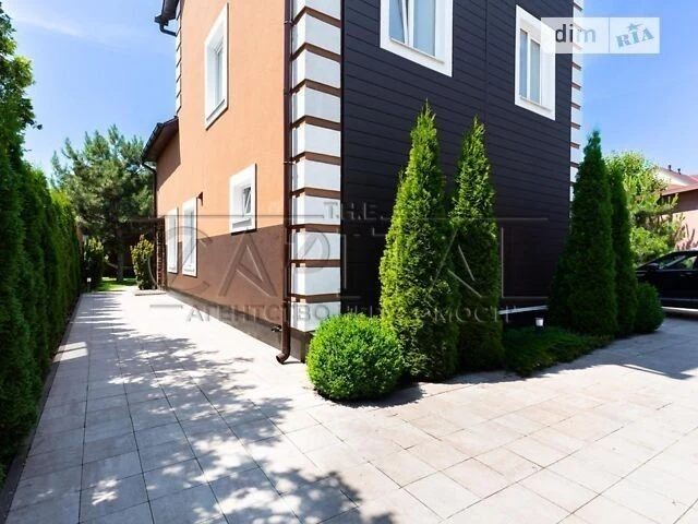 Продаж 3 поверхового будинку бесідка і ділянкою на 6 соток,