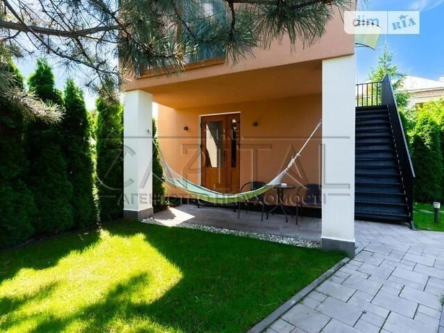 Продаж 3 поверхового будинку бесідка і ділянкою на 6 соток,