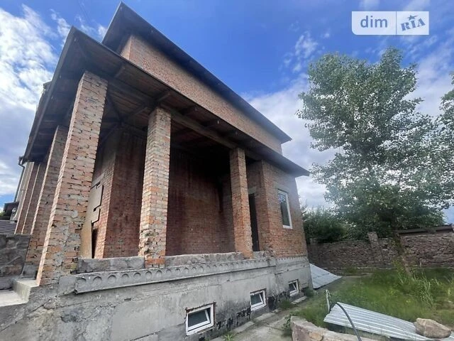 Продаж 3 поверхового будинку з ділянкою на 3 сотки, 315 кв.