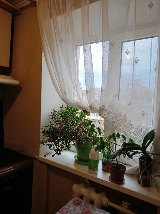 Продаж,3 кімнатна квартира,гарний стан,цегляний будинок