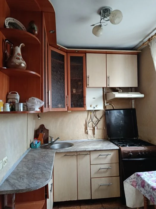 Продаж,3 кімнатна квартира,гарний стан,цегляний будинок
