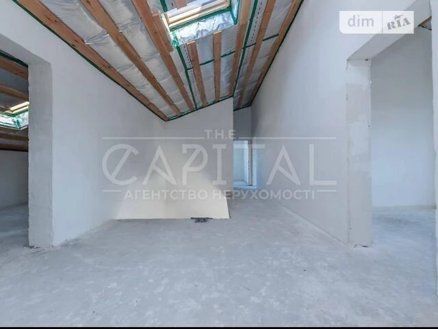 Продаж 3 поверхового будинку з ділянкою на 11 соток, 437 кв.