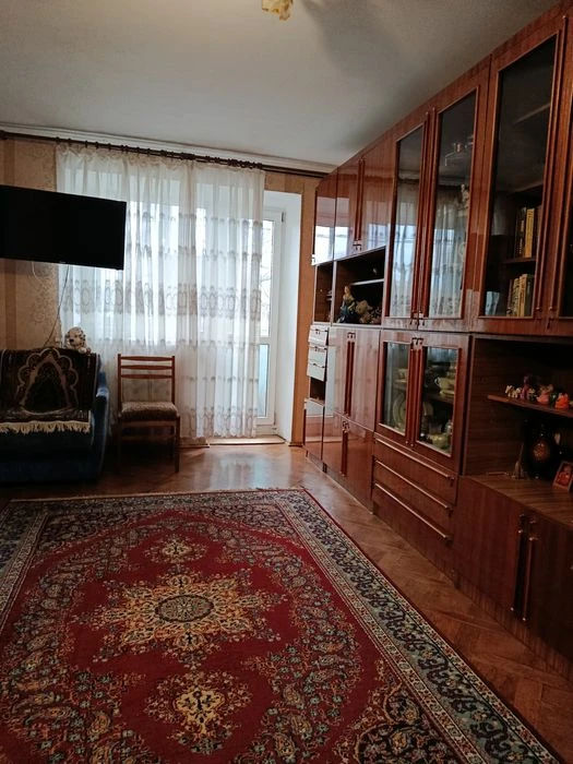 Продаж,3 кімнатна квартира,гарний стан,цегляний будинок