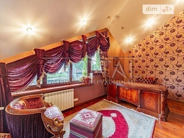 Продаж 3 поверхового будинку з ділянкою на 10 соток, 1086 кв