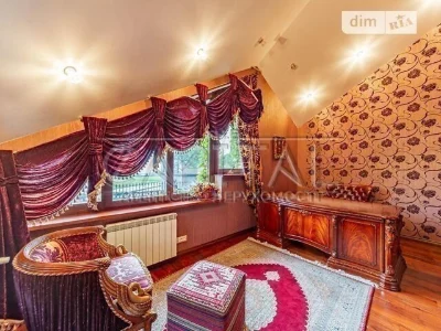 Продаж 3 поверхового будинку з ділянкою на 10 соток, 1086 кв