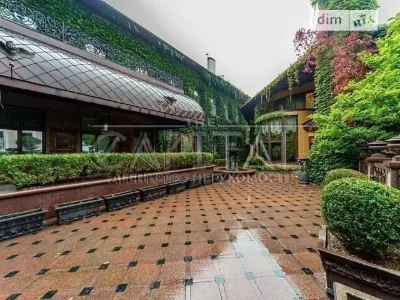 Продаж 3 поверхового будинку з ділянкою на 10 соток, 1086 кв