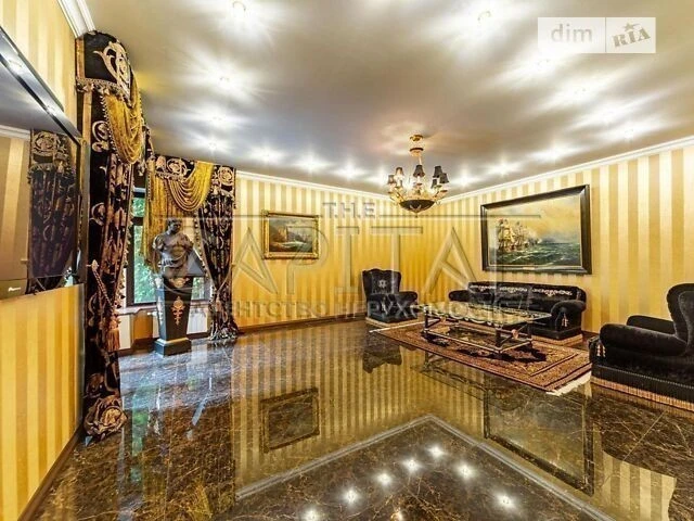 Продаж 3 поверхового будинку з ділянкою на 10 соток, 1086 кв