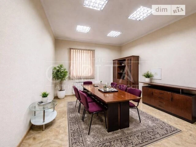 Продаж 3 поверхового будинку з опаленням і ділянкою на 14 со