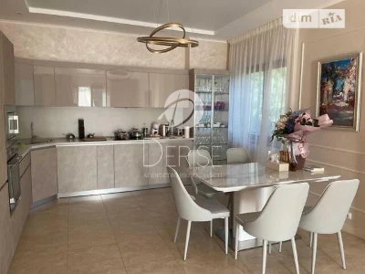 Продаж 3 поверхового будинку з ділянкою на 20 соток, 720 кв.
