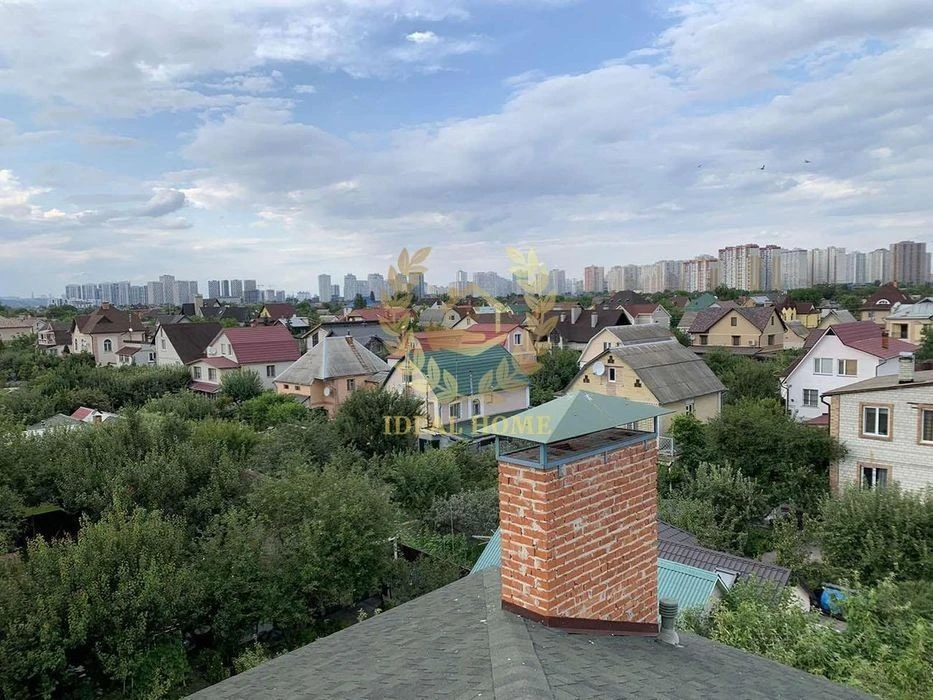 Продається дім біля метро Славутич на березі оз. Мартишів
