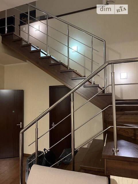 Продаж 2 поверхового будинку з верандою і ділянкою на 10 сот