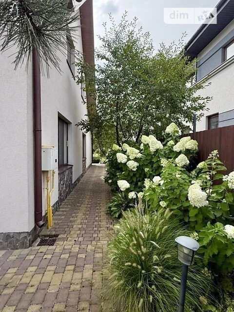 Продаж 2 поверхового будинку з верандою і ділянкою на 10 сот