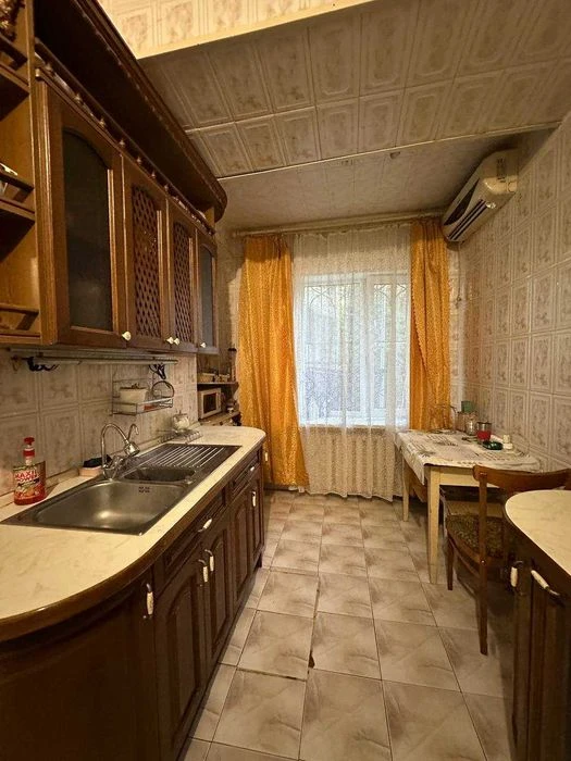 Продам 3-комн квартиру на Ясная, Отрадная, Парк Шевченко.