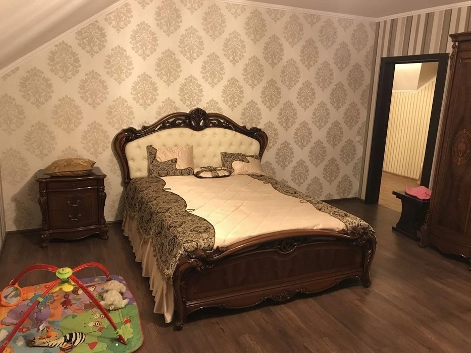 Продам приватний будинок в Бортничах