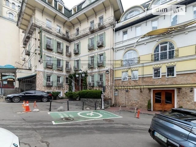 Продаж 6 поверхового будинку 1169.3 кв. м, 1 кімната, на вул