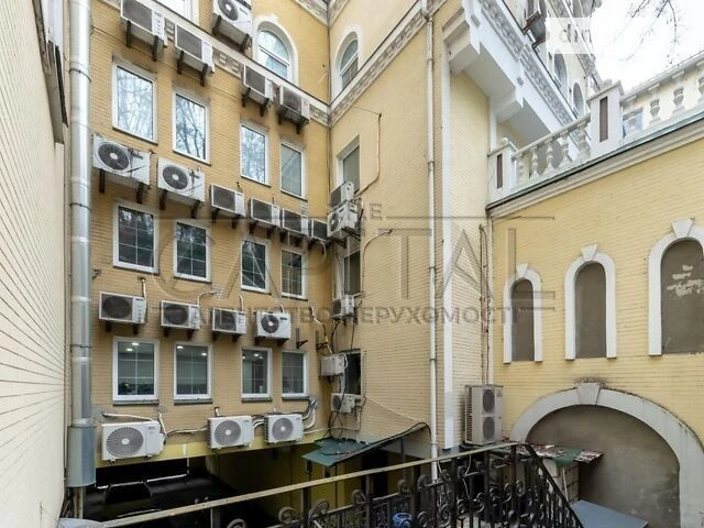 Продаж 6 поверхового будинку 1169.3 кв. м, 1 кімната, на вул