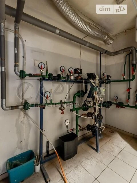 Продаж 6 поверхового будинку 1169.3 кв. м, 1 кімната, на вул