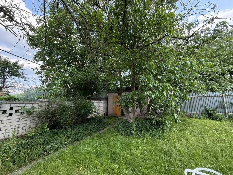 Продаж ділянки біля метро славутич з дачним будинком