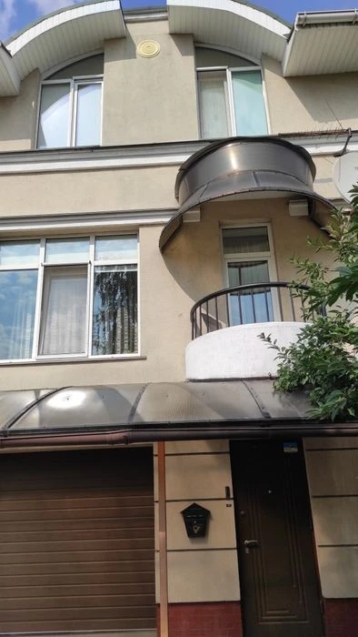 ТаунХаус- квартира, гараж, 10 хв від метро, П. Прокоповича.