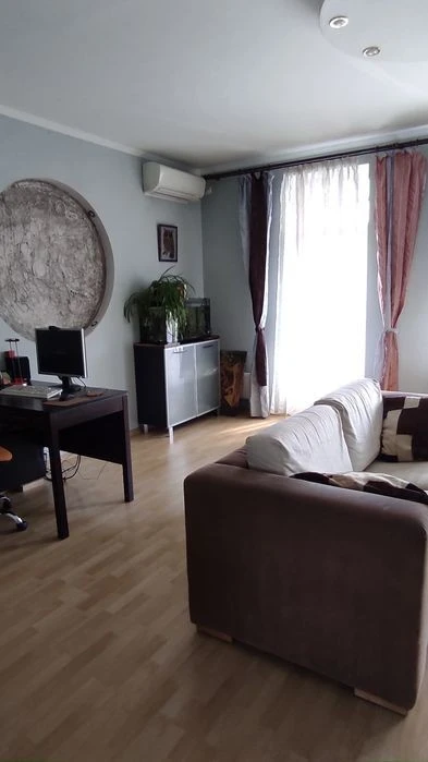 ТаунХаус- квартира, гараж, 10 хв від метро, П. Прокоповича.
