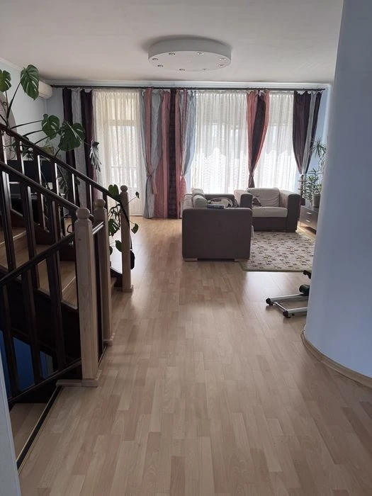 ТаунХаус- квартира, гараж, 10 хв від метро, П. Прокоповича.