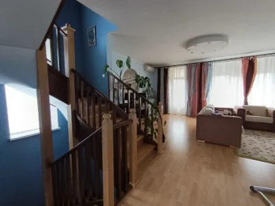 ТаунХаус- квартира, гараж, 10 хв від метро, П. Прокоповича.
