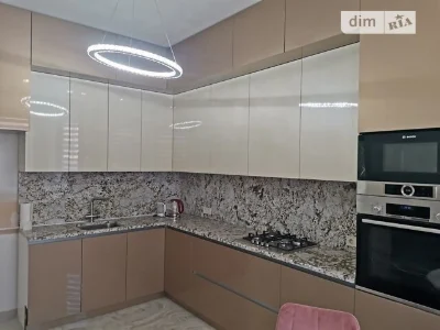 Продаж 2 поверхового будинку з верандою і ділянкою на 10 сот