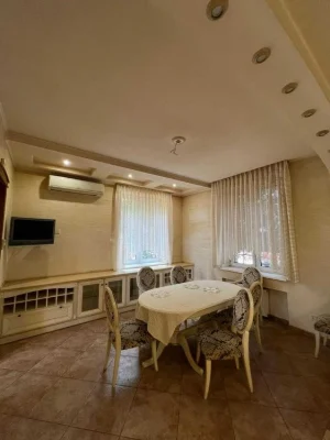 (4) Продам 2-х этажный дом в Одессе.