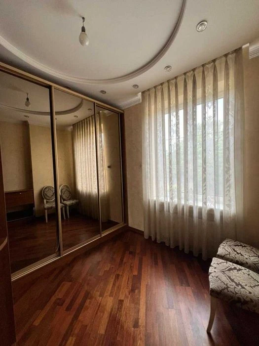 (4) Продам 2-х этажный дом в Одессе.