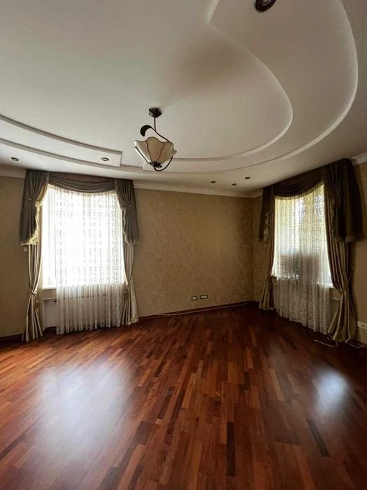 (4) Продам 2-х этажный дом в Одессе.