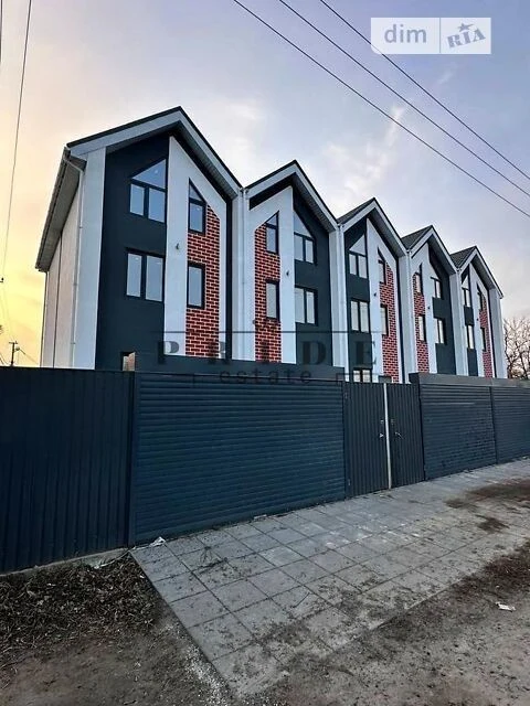 Продаж 3 поверхового таунхауса з ділянкою на 1 сотку, 100 кв