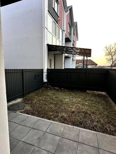 Продаж 3 поверхового таунхауса з ділянкою на 1 сотку, 100 кв