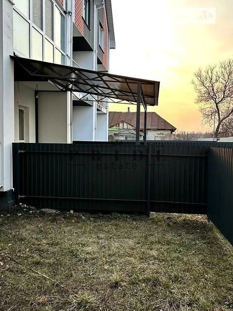 Продаж 3 поверхового таунхауса з ділянкою на 1 сотку, 100 кв