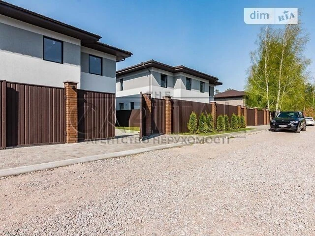 Продаж 2 поверхового будинку з ремонтом і ділянкою на 5 сото