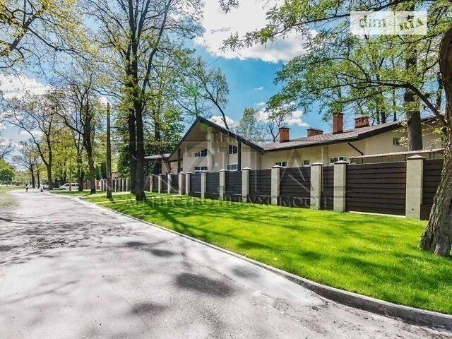 Продаж 2 поверхового будинку з мансардою і ділянкою на 12 со