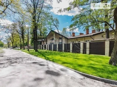 Продаж 2 поверхового будинку з мансардою і ділянкою на 12 со