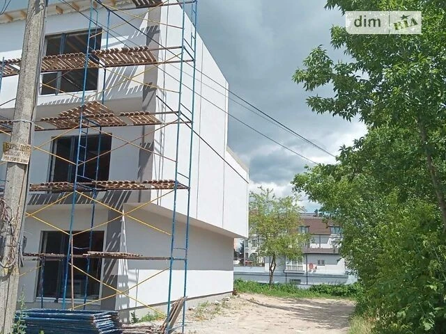 Продаж 3 поверхового таунхауса з ділянкою на 1.5 сотки, 135