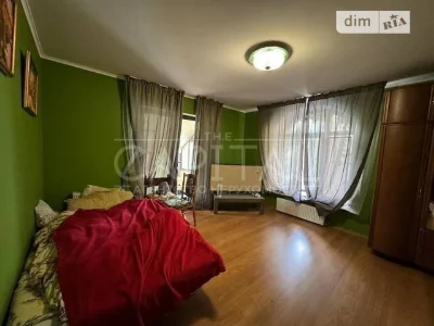 Продаж 3 поверхового будинку з гаражем і ділянкою на 4 сотки