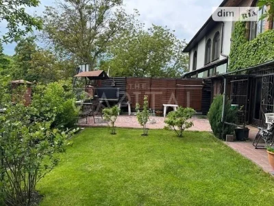 Продаж 3 поверхового будинку з гаражем і ділянкою на 4 сотки