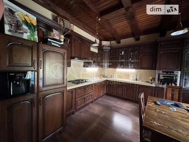 Продаж 3 поверхового будинку з гаражем і ділянкою на 4 сотки