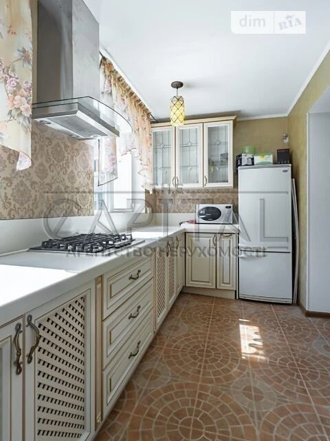 Продаж 2 поверхового будинку з гаражем і ділянкою на 10 сото