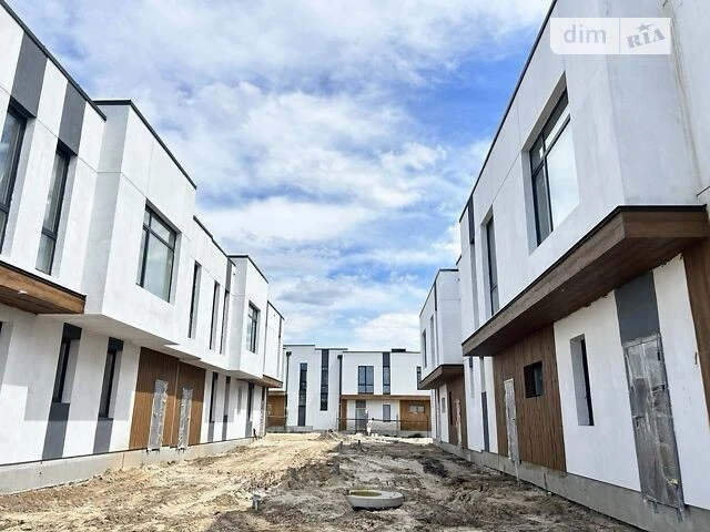 Продаж 2 поверхового таунхауса з ділянкою на 269.2 кв. м., 1