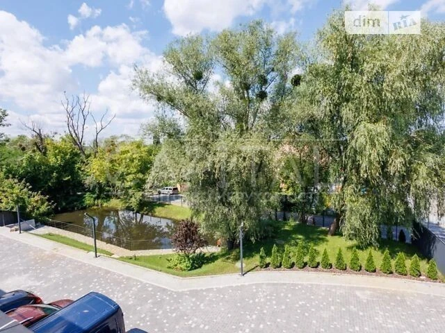 Продаж 3 поверхового будинку з ділянкою на 1.5 сотки, 141 кв