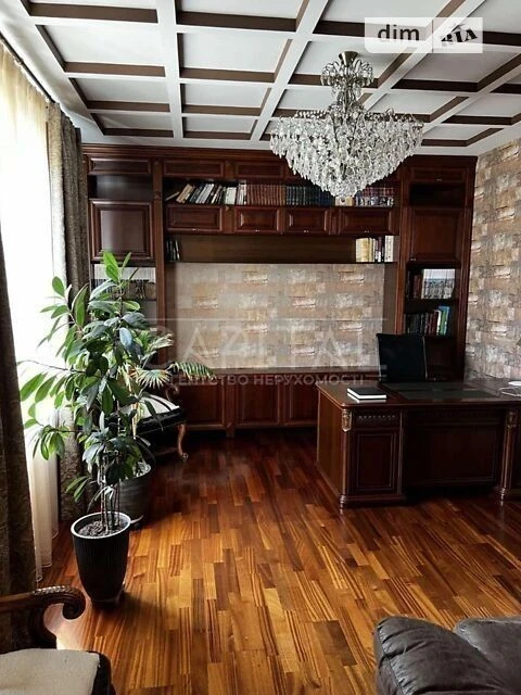 Продаж 2 поверхового будинку з гаражем і ділянкою на 8 соток