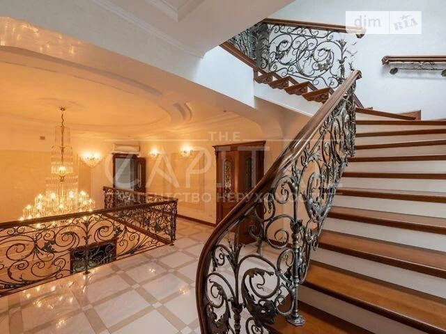 Продаж 3 поверхового будинку з гаражем і ділянкою на 100 сот