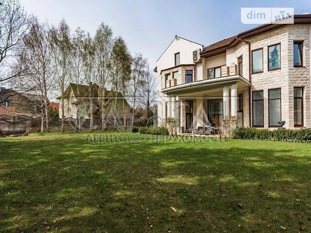 Продаж 3 поверхового будинку з гаражем і ділянкою на 18 сото